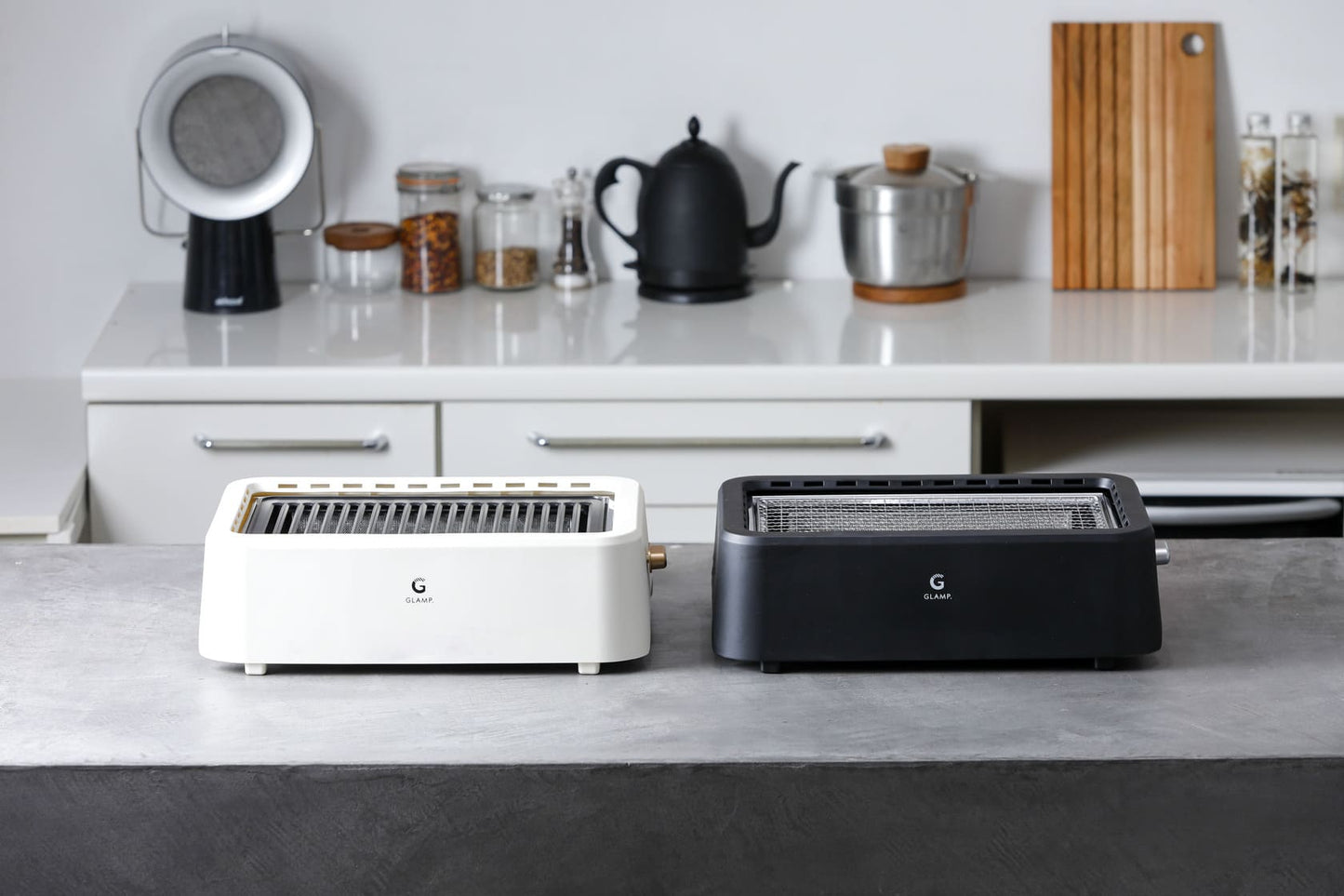 GLAMP. ULTRA-LOW SMOKE GRILL