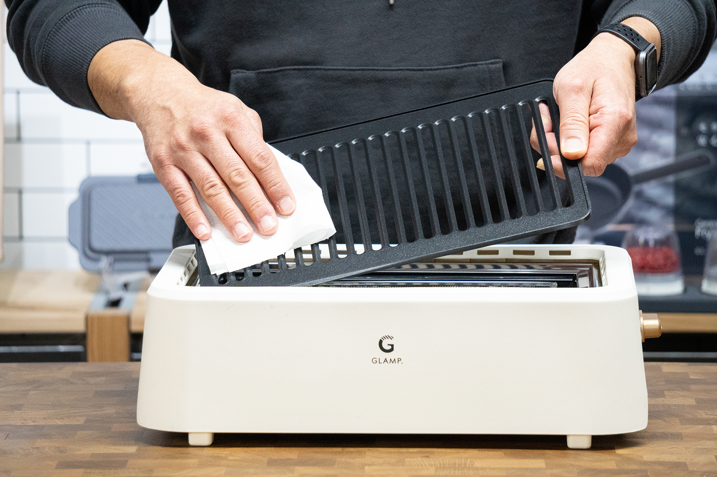 GLAMP. ULTRA-LOW SMOKE GRILL