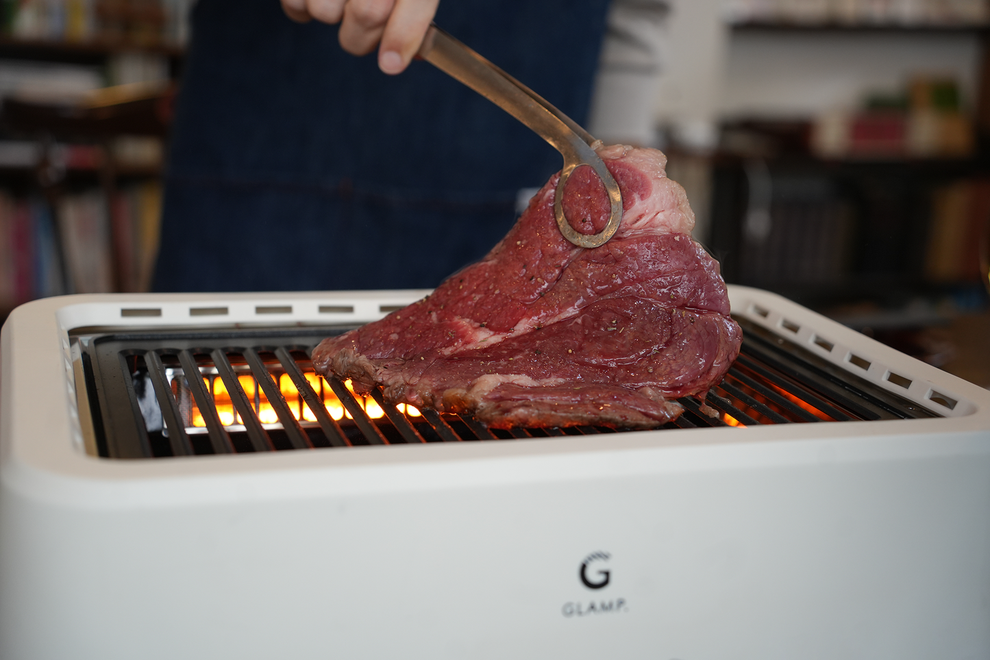 GLAMP. ULTRA-LOW SMOKE GRILL