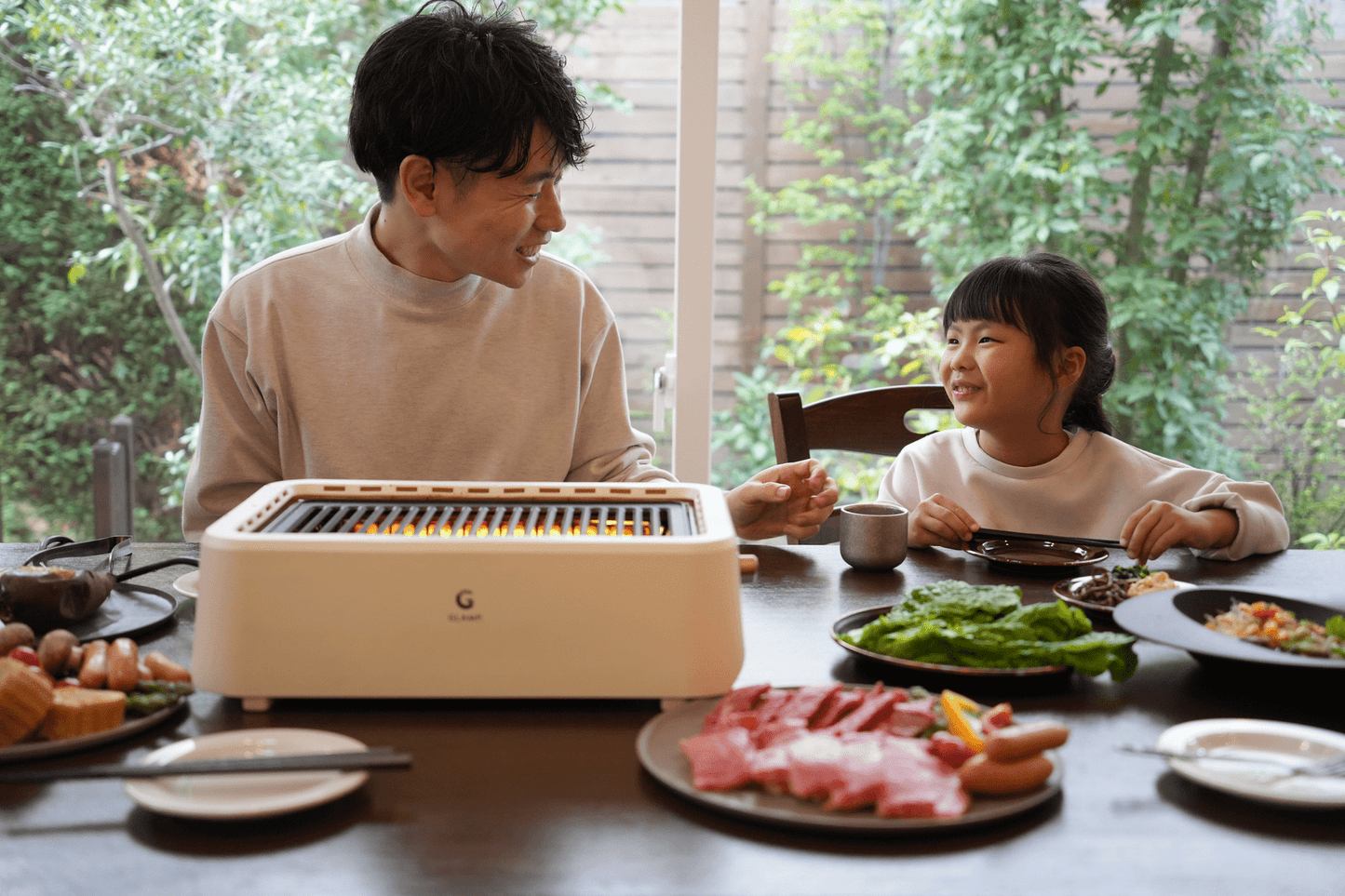 GLAMP. ULTRA-LOW SMOKE GRILL