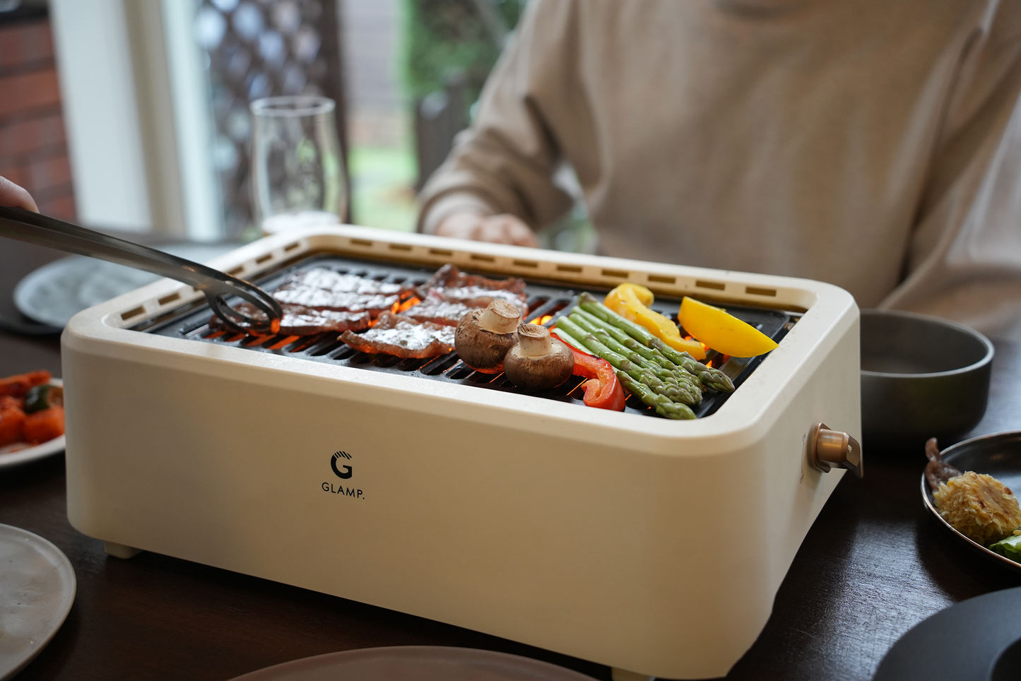 GLAMP. ULTRA-LOW SMOKE GRILL